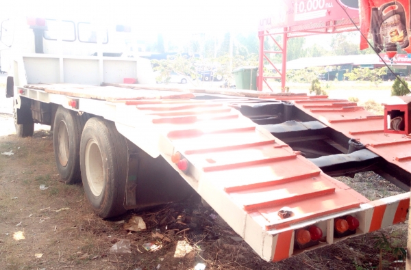 HINO SUMO FM227 - 220 HP EM100 สิบล้อ 2 เพลา เทรลเลอร์ขึ้นรถแบ็คโฮร CAT 320 ได้เลยครับไม่มีปัญหา เครื่องเดิมเกียร์เดิมแน่นดีแห้งดีไม่มีเยิ้มเลยครับ ภายในเก๋งคอนโซลครบพร้อม พวงมาลัยเพาเวอร์ ช่วงล่างใหญ่แน่นดีคัชซีสวยไม่มีบวม ยางสภาพดี 10 เส้นประมาณ 70\% พร้