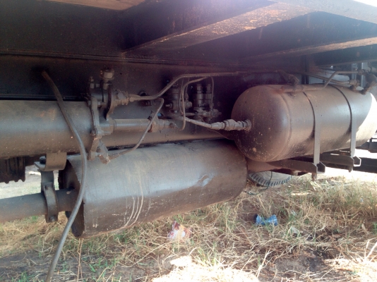 HINO SUMO FM227 - 220 HP EM100 สิบล้อ 2 เพลา เทรลเลอร์ขึ้นรถแบ็คโฮร CAT 320 ได้เลยครับไม่มีปัญหา เครื่องเดิมเกียร์เดิมแน่นดีแห้งดีไม่มีเยิ้มเลยครับ ภายในเก๋งคอนโซลครบพร้อม พวงมาลัยเพาเวอร์ ช่วงล่างใหญ่แน่นดีคัชซีสวยไม่มีบวม ยางสภาพดี 10 เส้นประมาณ 70\% พร้