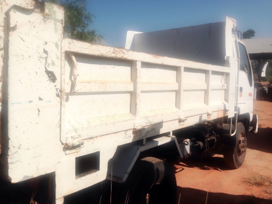 ISUZU NRR 210 HP 6HH1 หกล้อดั๊มพ์ กระบะดั๊มพ์เหล็ก 6 ตันความยาว 3.60 เมตรสภาพสวยพร้อมใช้งานได้เลยครับ ภายในเก๋งคอนโซลสวยครบ แอร์ พวงมาลัยเพาเวอร์ ระบบเบรคทริ๊ปฟี้ครบครัน ช่วงล่างคัชซีสวยเดิมๆ ยาง 8.25 ขอบ 16 สภาพดี 70\% เอกสารทะเบียนชุดโอนครบพร้อม ราคาต่อร