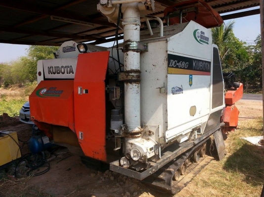 ขายรถเกี่ยวข้าวKUBOTA DC68 ระบบอุ้ม เครื่องดี ใช้งานได้ดี สภาพพร้อมใช้งาน เอกสารเล่มทะเบียนพร้อมโอน สนใจโทร 090-8588220คุณนะ ID:narong498 หรือwww.truck.in.th/498 หรือfb:ณรงค์ ซื้อขายรถมือสอง(เว็บไซต์ส่วนตัว