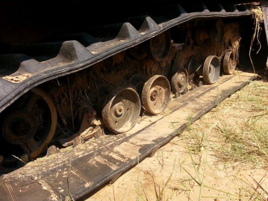 ขายรถเกี่ยวข้าวKUBOTA DC68 ระบบอุ้ม เครื่องดี ใช้งานได้ดี สภาพพร้อมใช้งาน เอกสารเล่มทะเบียนพร้อมโอน สนใจโทร 090-8588220คุณนะ ID:narong498 หรือwww.truck.in.th/498 หรือfb:ณรงค์ ซื้อขายรถมือสอง(เว็บไซต์ส่วนตัว