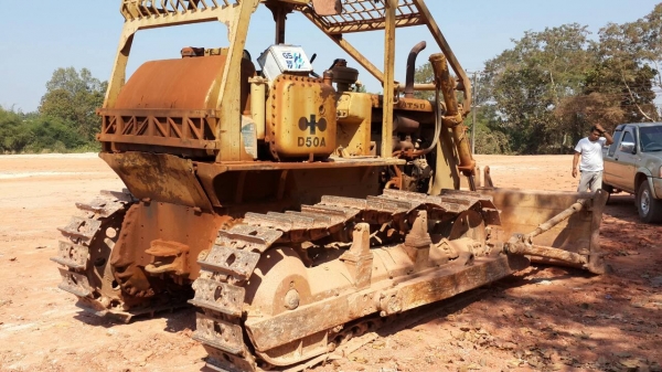ขายรถแทร็กเตอร์ตีนตะขาบKOMATSU D50P-15 เครื่องดี ทำงานดี  ทำงานคล่อง สภาพพร้อมทำงาน สนใจโทร 090-8588220คุณนะ ID:narong498 หรือwww.truck.in.th/498 หรือfb:ณรงค์ ซื้อขายรถมือสอง(เว็บไซต์ส่วนตัว)