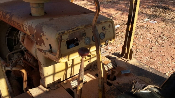 ขายรถแทร็กเตอร์ตีนตะขาบKOMATSU D50P-15 เครื่องดี ทำงานดี  ทำงานคล่อง สภาพพร้อมทำงาน สนใจโทร 090-8588220คุณนะ ID:narong498 หรือwww.truck.in.th/498 หรือfb:ณรงค์ ซื้อขายรถมือสอง(เว็บไซต์ส่วนตัว)