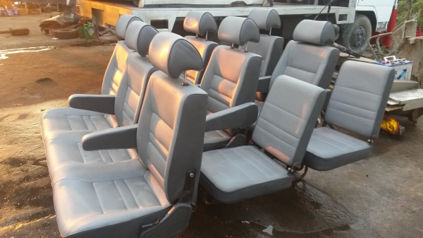 ขายเบาะรถตู้3แถว ของใหม่ยังไม่ได้ใช้ แต่เก่าเก็บไม่มีขาดมีสายคาดพร้อมครับ ขาย 8500 บาท