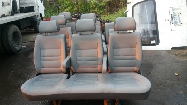 ขายเบาะรถตู้3แถว ของใหม่ยังไม่ได้ใช้ แต่เก่าเก็บไม่มีขาดมีสายคาดพร้อมครับ ขาย 8500 บาท