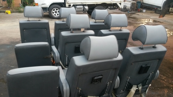 ขายเบาะรถตู้3แถว ของใหม่ยังไม่ได้ใช้ แต่เก่าเก็บไม่มีขาดมีสายคาดพร้อมครับ ขาย 8500 บาท