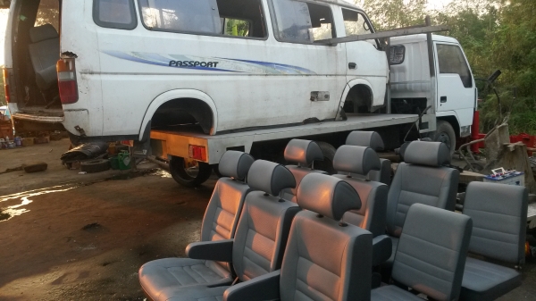 ขายเบาะรถตู้3แถว ของใหม่ยังไม่ได้ใช้ แต่เก่าเก็บไม่มีขาดมีสายคาดพร้อมครับ ขาย 8500 บาท