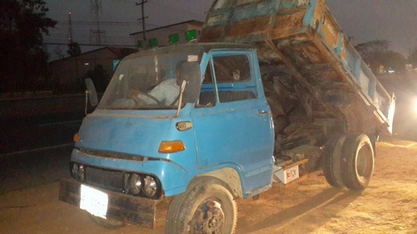 ขาย6ล้อดัมพ์เล็ก toyota bu12 85แรง แชชซีสวยเครื่องดี สภาพพร้อมใช้งานวิ่งทางไกลได้ เอกสารเล่มทะเบียนพร้อมโอน กระบะดี ดัมพ์ยิงหลัง