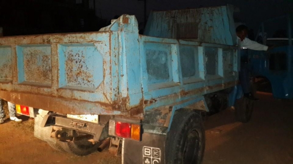 ขาย6ล้อดัมพ์เล็ก toyota bu12 85แรง แชชซีสวยเครื่องดี สภาพพร้อมใช้งานวิ่งทางไกลได้ เอกสารเล่มทะเบียนพร้อมโอน กระบะดี ดัมพ์ยิงหลัง