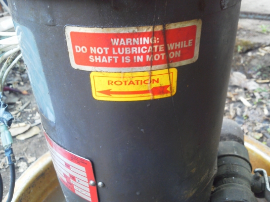 ปั็มหล่อเย็นเลียงชิ้นงานและล้างชิ้นงาน GusherI ขนาด 1 แรงม้า. อัตราการไหลดีมากของอเมริกาใช้ไฟ้าได้ตั้งแต่ 220 - 460 V.ได้