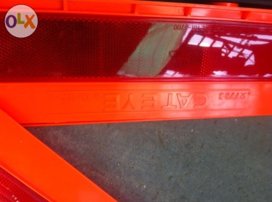 ไฟทับทิมสามเหลี่ยมของญี่ปุ่น CATEYE ไฟทับทิมสามเหลี่ยมของญี่ปุ่น CATEYE