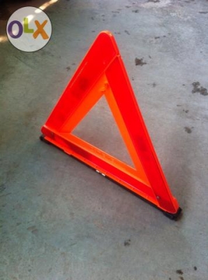 ไฟทับทิมสามเหลี่ยมของญี่ปุ่น CATEYE