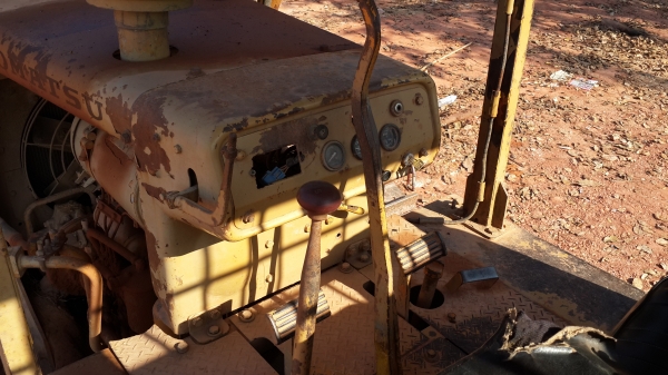 ขายด่วนแทร็กเตอร์KOMATSUD50Aสภาพใช้งานทุกวันราคาเบาๆโทร0843923995