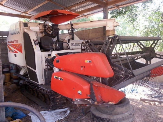 ขายรถเกี่ยวข้าวพร้อมเทรลเลอร์KUBOTA DC70G ระบบอุ้ม เครื่องดี ทำงานขยัน เกี่ยวเร็ว สภาพพร้อมใช้งาน สนใจโทร 090-8588220คุณนะ ID:narong498 หรือwww.truck.in.th/498 หรือfb:ณรงค์ ซื้อขายรถมือสอง(เว็บไซต์ส่วนตัว