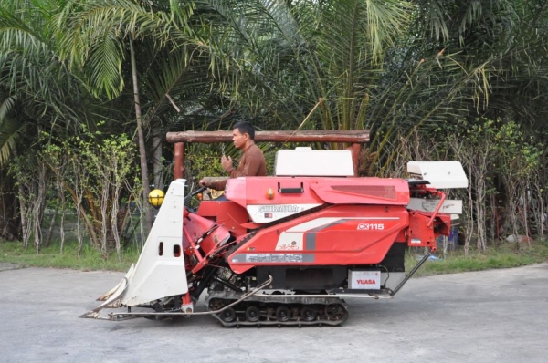 (ลดกระหน่ำ)ขายรถเกี่ยว นวดข้าวYANMAR SHIBURA  ดีเซล2สูบ สวยเดิมจากญี่ปุ่น 55,000เท่านั้น!!