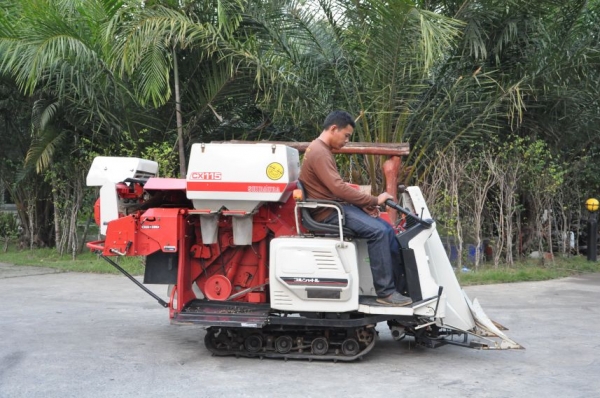 (ลดกระหน่ำ)ขายรถเกี่ยว นวดข้าวYANMAR SHIBURA  ดีเซล2สูบ สวยเดิมจากญี่ปุ่น 55,000เท่านั้น!!