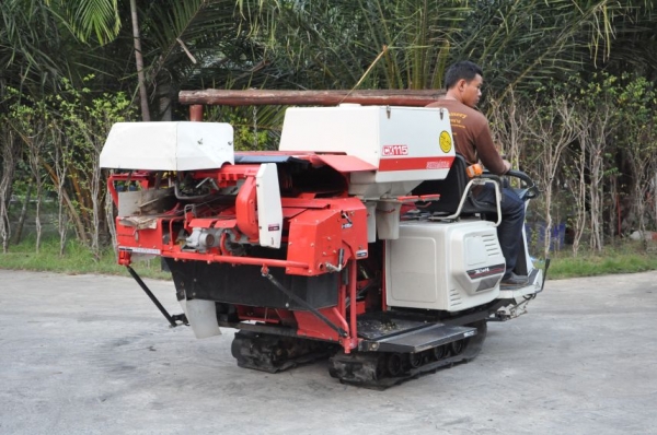 (ลดกระหน่ำ)ขายรถเกี่ยว นวดข้าวYANMAR SHIBURA  ดีเซล2สูบ สวยเดิมจากญี่ปุ่น 55,000เท่านั้น!!