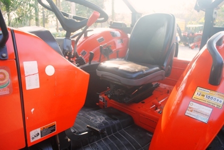 ขายรถไถ Kubota M7040 (4WD) พร้อมดันหน้า+ผานพรวนช้าง สีเดิม เครื่องแน่น รถพร้อมใช้งานครับ ขายรถไถ Kubota M7040 (4WD) พร้อมดันหน้า+ผานพรวนช้าง สีเดิม เครื่องแน่น รถพร้อมใช้งานครับ