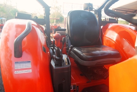 ขายรถไถ Kubota M7040 (4WD) พร้อมดันหน้า+ผานพรวนช้าง สีเดิม เครื่องแน่น รถพร้อมใช้งานครับ
