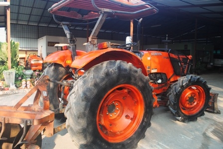 ขายรถไถ Kubota M7040 (4WD) พร้อมดันหน้า+ผานพรวนช้าง สีเดิม เครื่องแน่น รถพร้อมใช้งานครับ ขายรถไถ Kubota M7040 (4WD) พร้อมดันหน้า+ผานพรวนช้าง สีเดิม เครื่องแน่น รถพร้อมใช้งานครับ
