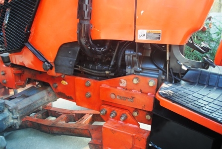 ขายรถไถ Kubota M7040 (4WD) พร้อมดันหน้า+ผานพรวนช้าง สีเดิม เครื่องแน่น รถพร้อมใช้งานครับ