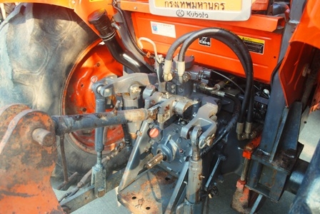 ขายรถไถ Kubota M7040 (4WD) พร้อมดันหน้า+ผานพรวนช้าง สีเดิม เครื่องแน่น รถพร้อมใช้งานครับ ขายรถไถ Kubota M7040 (4WD) พร้อมดันหน้า+ผานพรวนช้าง สีเดิม เครื่องแน่น รถพร้อมใช้งานครับ
