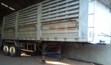 ขายด่วน หางเซมิ 2 เพลาไม่ดั๊มพ์ กระบะคอกเหล็กความยาว 9.20 เมตร สภาพดีพร้อมบรรทุกได้เลยครับ ช่วงล่างแน่น ยางสภาพดี 70\% เอกสารทะเบียนครบพร้อม ราคาต่อรองได้ครับ