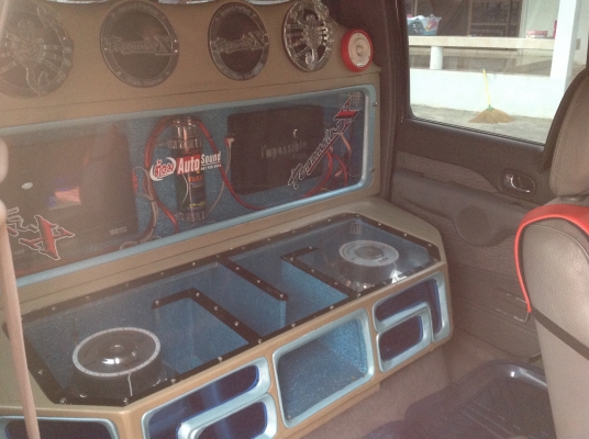 ฟอร์ดเรนเจอ 4 ประตู โฟวิล 4x4 แต่งเต็ม มือเดียวป้ายแดง ราคา 228000 บาท ฟอร์ดเรนเจอ 4 ประตู โฟวิล 4x4 แต่งเต็ม มือเดียวป้ายแดง ราคา 228000 บาท