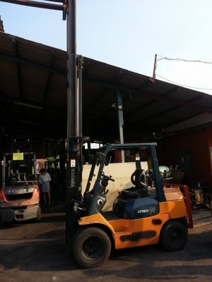 TOYOTA 7FG25 รถนอกเก่าญี่ปุ่น เสา 5 เมตร TOYOTA 7FG25 รถนอกเก่าญี่ปุ่น เสา 5 เมตร