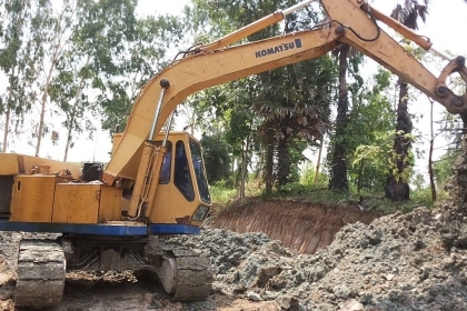 **385,000 บ.ต่อรอง**ขายแบคโฮ KOMATSU PC120-2 ปั้มเดิม เครื่อง ISUZU 6BD1-6สูบ เครื่อง ดี แน่น ปั้มดี แรงดี ทำงานดี เร็วดี คล่องตัว บูมอาร์มใหญ่ สวยไม่ปะไม่ดาม บุ้งกี๋หนา ใหญ่ เอวใหญ่ แน่นดี ไม่แตกไม่ร้าว ช่วงล่าง70-80\% โซ่ดี แทร็กหนา โรลเลอร์ดี สป็อคเก็ตด