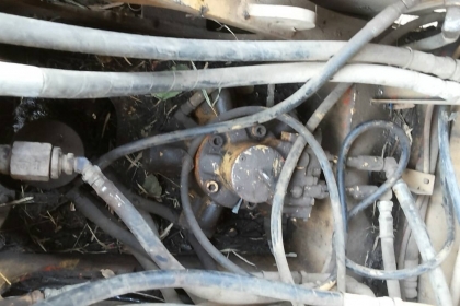 **385,000 บ.ต่อรอง**ขายแบคโฮ KOMATSU PC120-2 ปั้มเดิม เครื่อง ISUZU 6BD1-6สูบ เครื่อง ดี แน่น ปั้มดี แรงดี ทำงานดี เร็วดี คล่องตัว บูมอาร์มใหญ่ สวยไม่ปะไม่ดาม บุ้งกี๋หนา ใหญ่ เอวใหญ่ แน่นดี ไม่แตกไม่ร้าว ช่วงล่าง70-80\% โซ่ดี แทร็กหนา โรลเลอร์ดี สป็อคเก็ตด