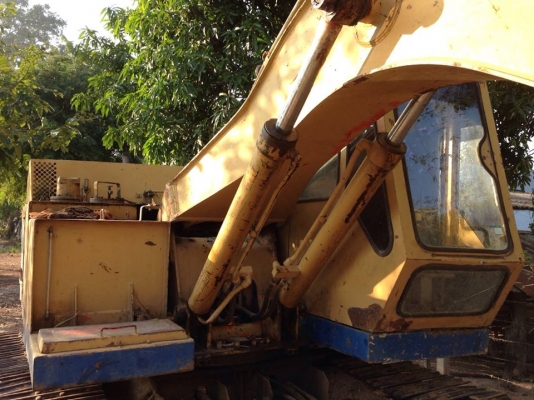 **385,000 บ.ต่อรอง**ขายแบคโฮ KOMATSU PC120-2 ปั้มเดิม เครื่อง ISUZU 6BD1-6สูบ เครื่อง ดี แน่น ปั้มดี แรงดี ทำงานดี เร็วดี คล่องตัว บูมอาร์มใหญ่ สวยไม่ปะไม่ดาม บุ้งกี๋หนา ใหญ่ เอวใหญ่ แน่นดี ไม่แตกไม่ร้าว ช่วงล่าง70-80\% โซ่ดี แทร็กหนา โรลเลอร์ดี สป็อคเก็ตด