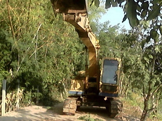 **385,000 บ.ต่อรอง**ขายแบคโฮ KOMATSU PC120-2 ปั้มเดิม เครื่อง ISUZU 6BD1-6สูบ เครื่อง ดี แน่น ปั้มดี แรงดี ทำงานดี เร็วดี คล่องตัว บูมอาร์มใหญ่ สวยไม่ปะไม่ดาม บุ้งกี๋หนา ใหญ่ เอวใหญ่ แน่นดี ไม่แตกไม่ร้าว ช่วงล่าง70-80\% โซ่ดี แทร็กหนา โรลเลอร์ดี สป็อคเก็ตด