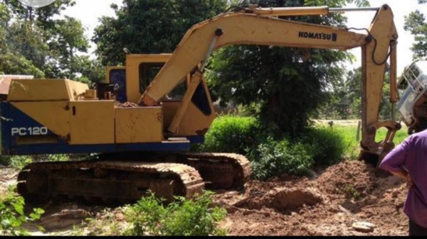 **385,000 บ.ต่อรอง**ขายแบคโฮ KOMATSU PC120-2 ปั้มเดิม เครื่อง ISUZU 6BD1-6สูบ เครื่อง ดี แน่น ปั้มดี แรงดี ทำงานดี เร็วดี คล่องตัว บูมอาร์มใหญ่ สวยไม่ปะไม่ดาม บุ้งกี๋หนา ใหญ่ เอวใหญ่ แน่นดี ไม่แตกไม่ร้าว ช่วงล่าง70-80\% โซ่ดี แทร็กหนา โรลเลอร์ดี สป็อคเก็ตด