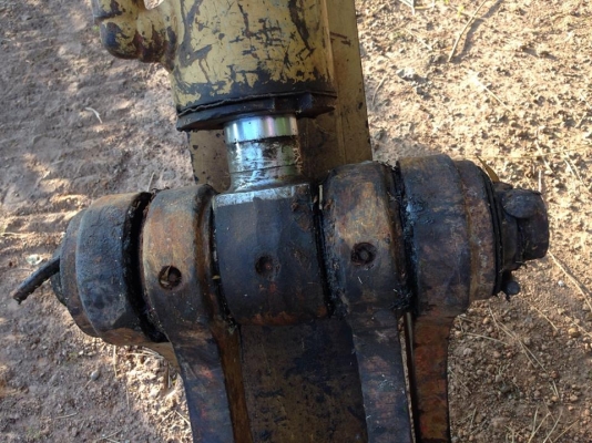 **385,000 บ.ต่อรอง**ขายแบคโฮ KOMATSU PC120-2 ปั้มเดิม เครื่อง ISUZU 6BD1-6สูบ เครื่อง ดี แน่น ปั้มดี แรงดี ทำงานดี เร็วดี คล่องตัว บูมอาร์มใหญ่ สวยไม่ปะไม่ดาม บุ้งกี๋หนา ใหญ่ เอวใหญ่ แน่นดี ไม่แตกไม่ร้าว ช่วงล่าง70-80\% โซ่ดี แทร็กหนา โรลเลอร์ดี สป็อคเก็ตด