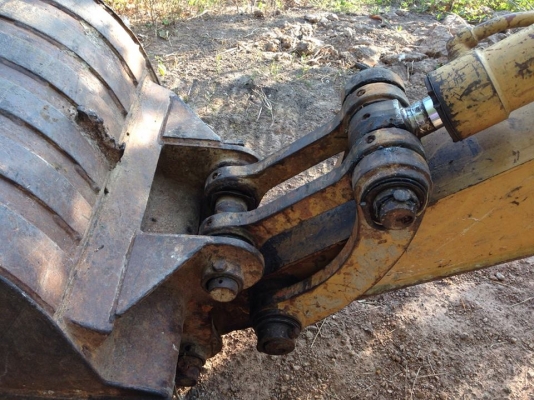 **385,000 บ.ต่อรอง**ขายแบคโฮ KOMATSU PC120-2 ปั้มเดิม เครื่อง ISUZU 6BD1-6สูบ เครื่อง ดี แน่น ปั้มดี แรงดี ทำงานดี เร็วดี คล่องตัว บูมอาร์มใหญ่ สวยไม่ปะไม่ดาม บุ้งกี๋หนา ใหญ่ เอวใหญ่ แน่นดี ไม่แตกไม่ร้าว ช่วงล่าง70-80\% โซ่ดี แทร็กหนา โรลเลอร์ดี สป็อคเก็ตด