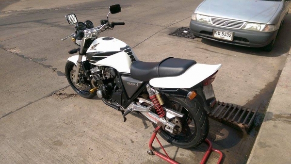 ขายคับ HONDA CB400 ปี93 ขาวๆเนียนๆ ท่อแต่ง เดิมๆ อินวอยส์ สรรพสามิตร สวยๆ คับ ราคา 59500 บาท ส่งได้ทั่วไทยคับ สนใจติดต่อ 081-0578282 ไอดีไลน์ POPBIGBIKESAKON คับ สนใจรถสวย ถูก ดี ต้อง POP BIGBIKE SAKONNAKHON