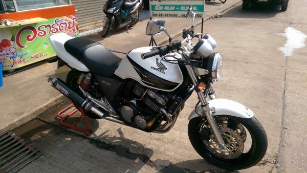 ขายคับ HONDA CB400 ปี93 ขาวๆเนียนๆ ท่อแต่ง เดิมๆ อินวอยส์ สรรพสามิตร สวยๆ คับ ราคา 59500 บาท ส่งได้ทั่วไทยคับ สนใจติดต่อ 081-0578282 ไอดีไลน์ POPBIGBIKESAKON คับ สนใจรถสวย ถูก ดี ต้อง POP BIGBIKE SAKONNAKHON