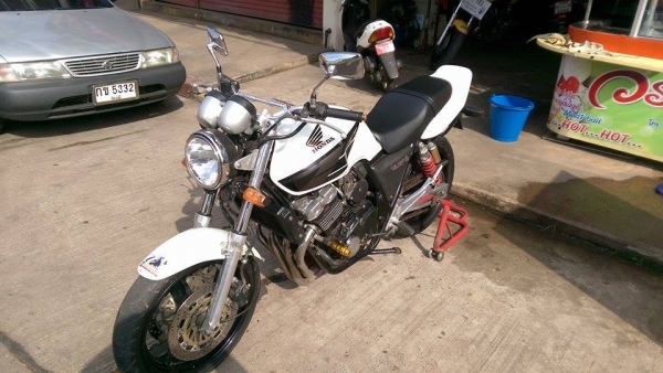 ขายคับ HONDA CB400 ปี93 ขาวๆเนียนๆ ท่อแต่ง เดิมๆ อินวอยส์ สรรพสามิตร สวยๆ คับ ราคา 59500 บาท ส่งได้ทั่วไทยคับ สนใจติดต่อ 081-0578282 ไอดีไลน์ POPBIGBIKESAKON คับ สนใจรถสวย ถูก ดี ต้อง POP BIGBIKE SAKONNAKHON