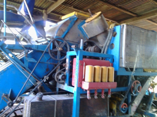 รถเกี่ยวข้าวไทยเสงยนต์