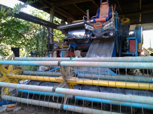 รถเกี่ยวข้าวไทยเสงยนต์