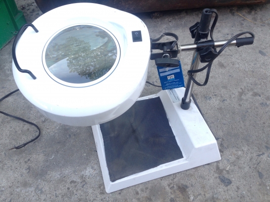 ขายโคมไฟขยาย Seco แบบตั้งโต๊ะ ใช้ไฟ 22W สภาพสวย มีหลายชุด (ไม่มีหลอดให้ครับ)