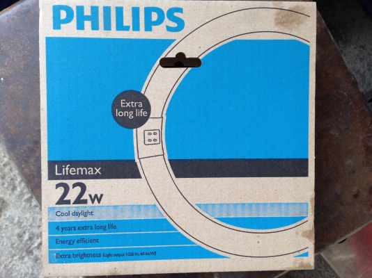 ขายโคมไฟขยาย Seco แบบตั้งโต๊ะ ใช้ไฟ 22W สภาพสวย มีหลายชุด (ไม่มีหลอดให้ครับ)