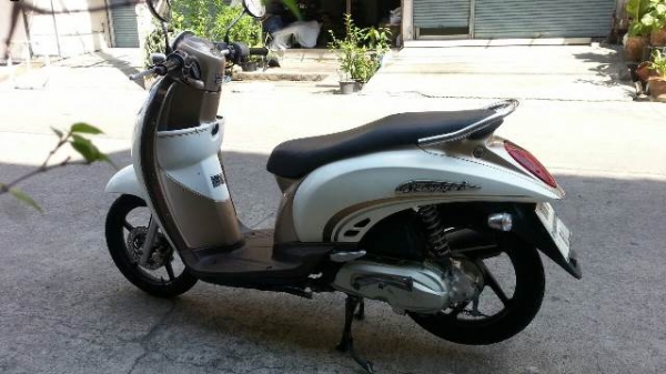 scoopy 110i ขาวมุก กท81 ล้อแมก เครื่องดีมาก 21,000