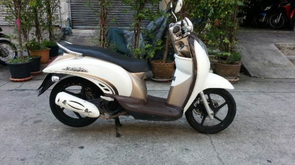 scoopy 110i ขาวมุก กท81 ล้อแมก เครื่องดีมาก 21,000