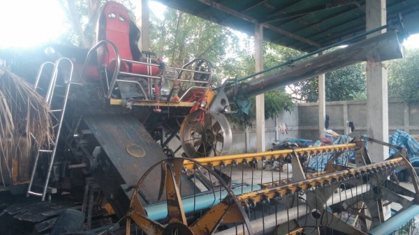 ขายรถเกี่ยวข้าว + เทเลอร์ ขายรถเกี่ยวข้าว + เทเลอร์