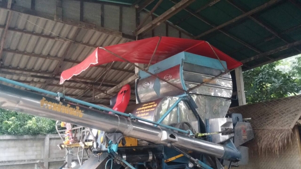 ขายรถเกี่ยวข้าว + เทเลอร์ ขายรถเกี่ยวข้าว + เทเลอร์