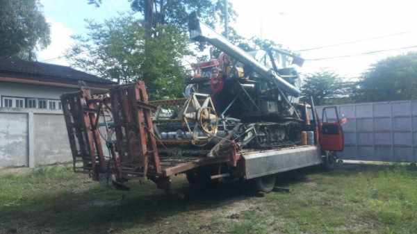 ขายรถเกี่ยวข้าว + เทเลอร์ ขายรถเกี่ยวข้าว + เทเลอร์