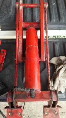 ปั๊มไฮดรอลิค 12v+กระบอกดั๊มครบชุด ท่านใดสนใจสอบถามได้ครับของมีมาเรื่อยๆครับ