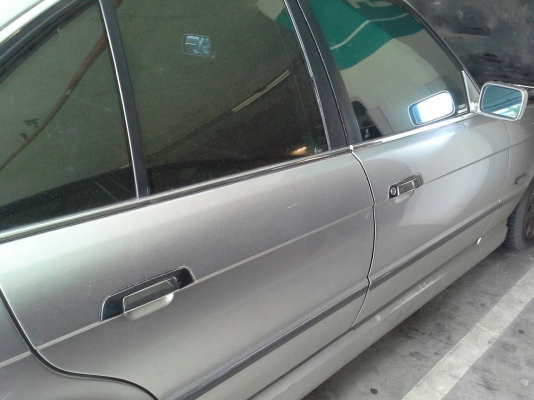 ขายประตูไฟฟ้า 4 บานของ e34 (ไม่มีแผงข้างประตู)